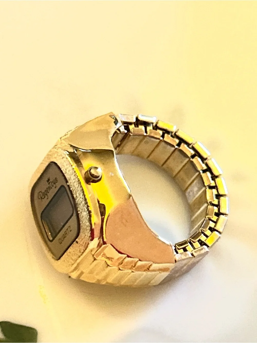 Vintage Regentoy Quartz Gold Digital Ring Watch Classic adjustable stretch band